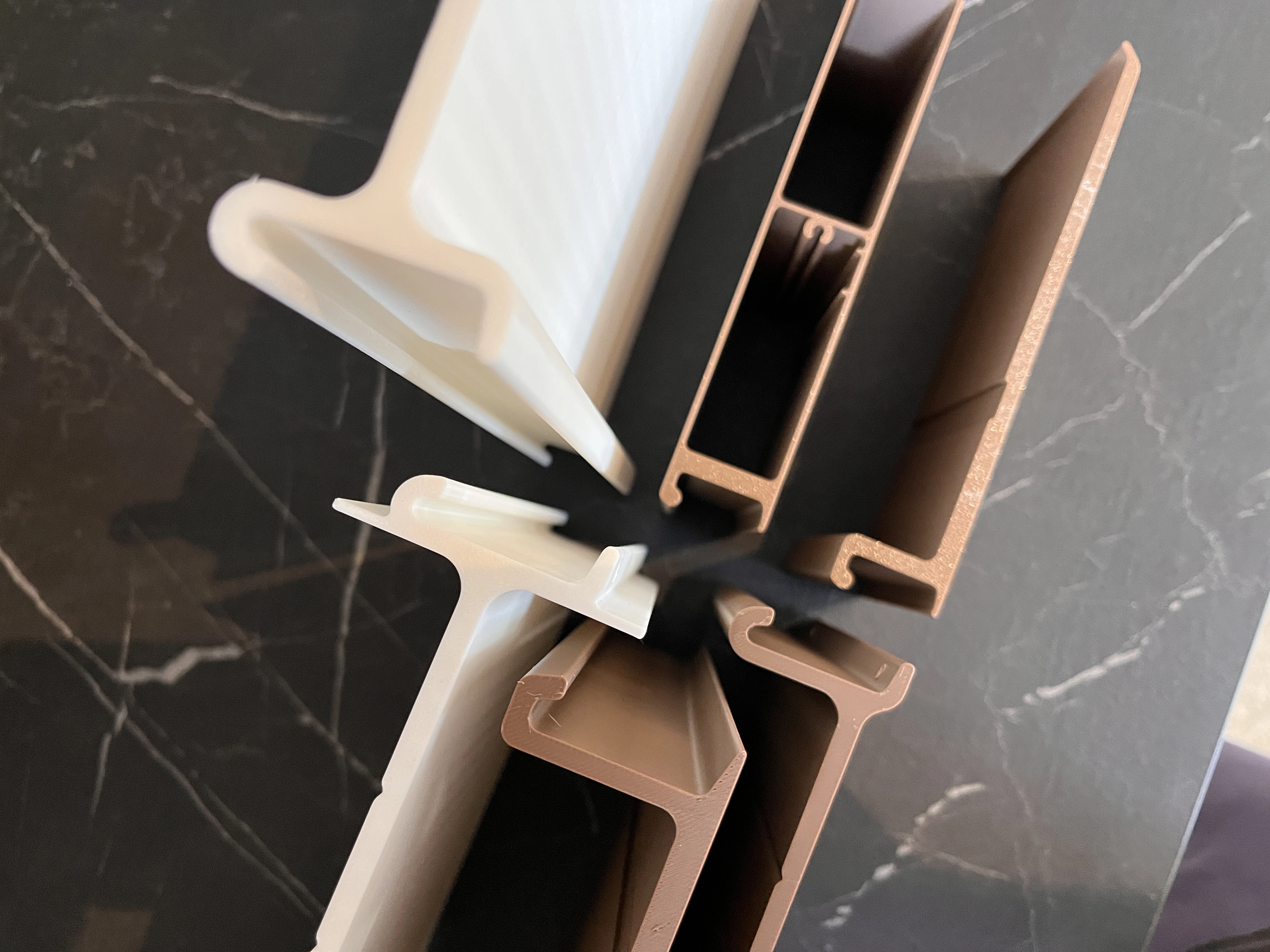 De verschillende prototypes en iteraties van de Horizon wandplank.